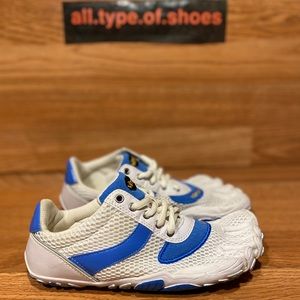 VIBRAM FIVEFINGERS WOMENS CROSS TRAINING SHOES